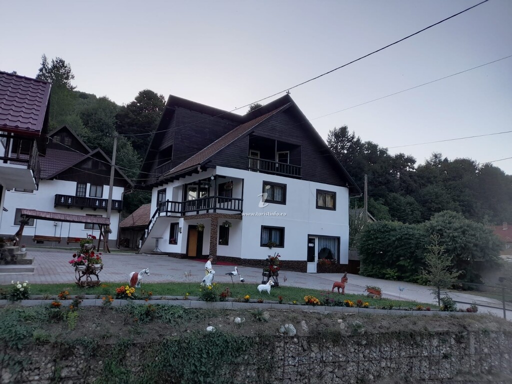 Cabana de lângă Râu