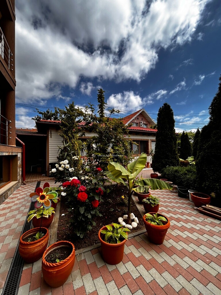 Vila Rafael și Robert