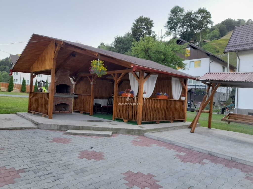 Cabana de lângă Râu