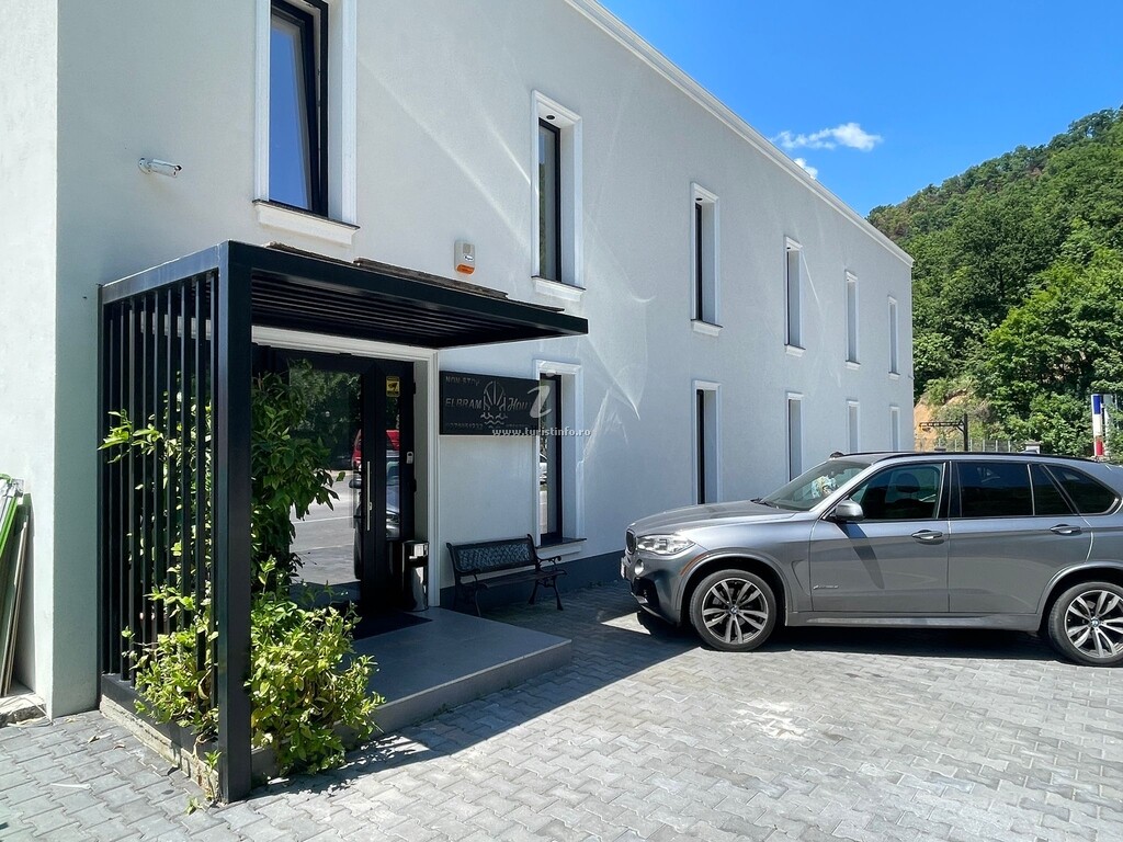 Pensiunea Elbram House