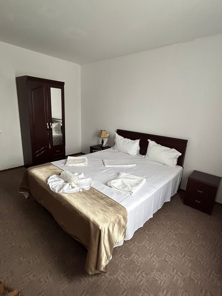 Camere de închiriat Orient
