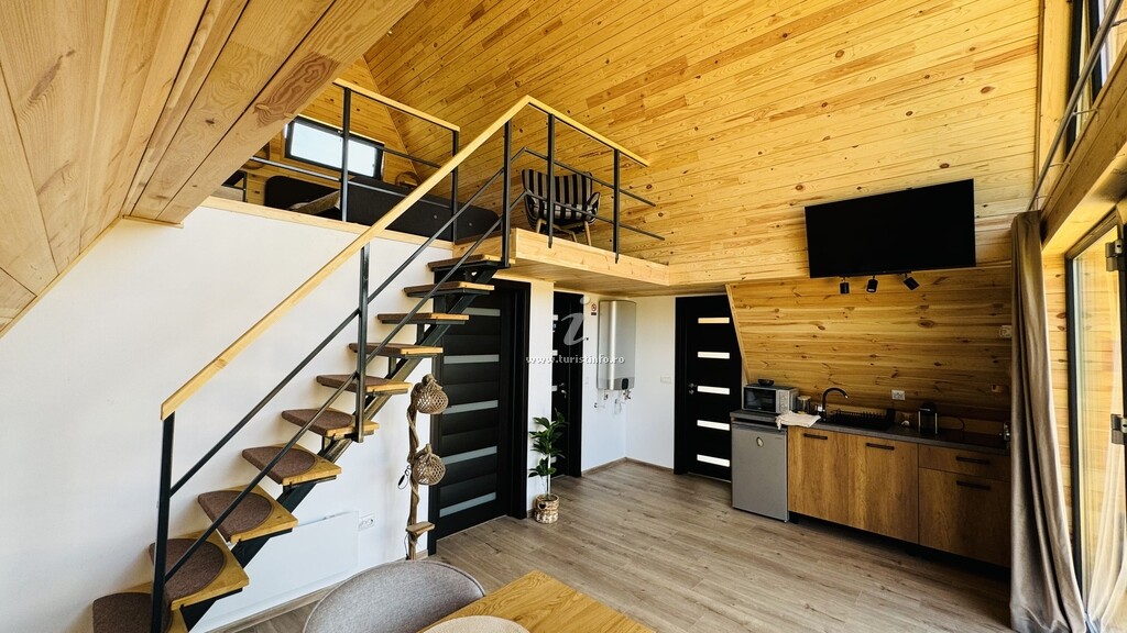IezerVenture Cabins
