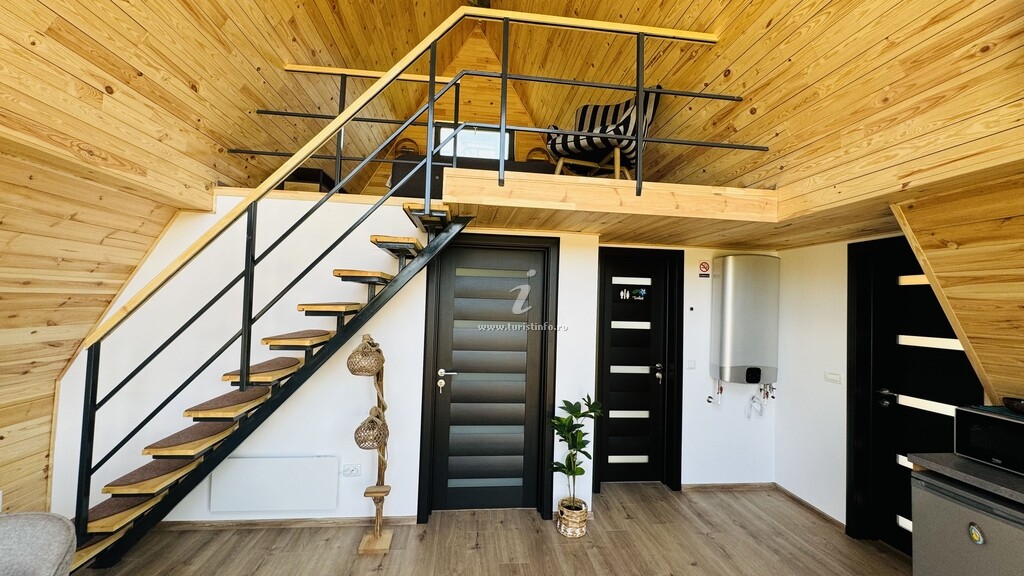 IezerVenture Cabins