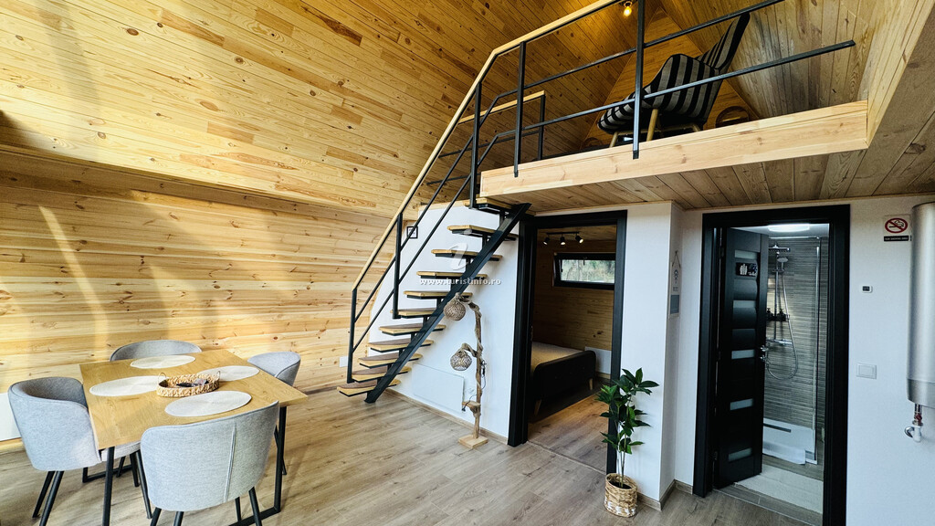 IezerVenture Cabins