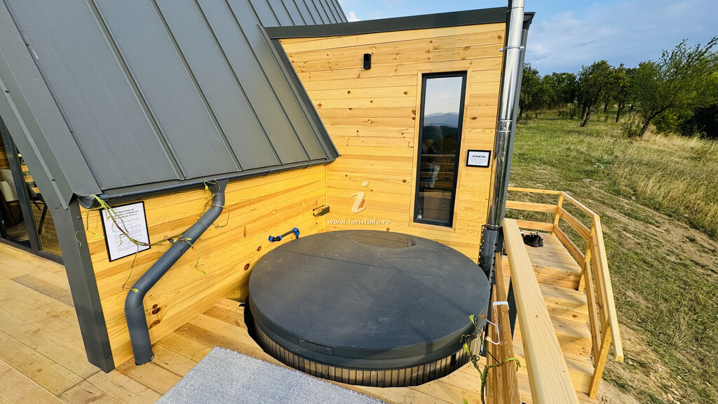 IezerVenture Cabins