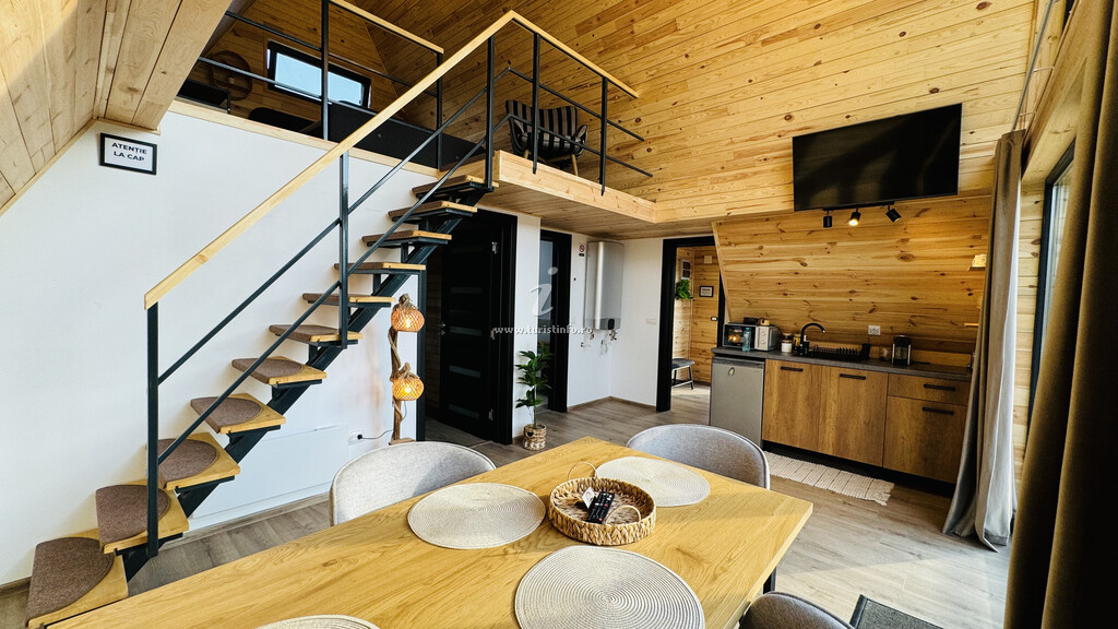 IezerVenture Cabins