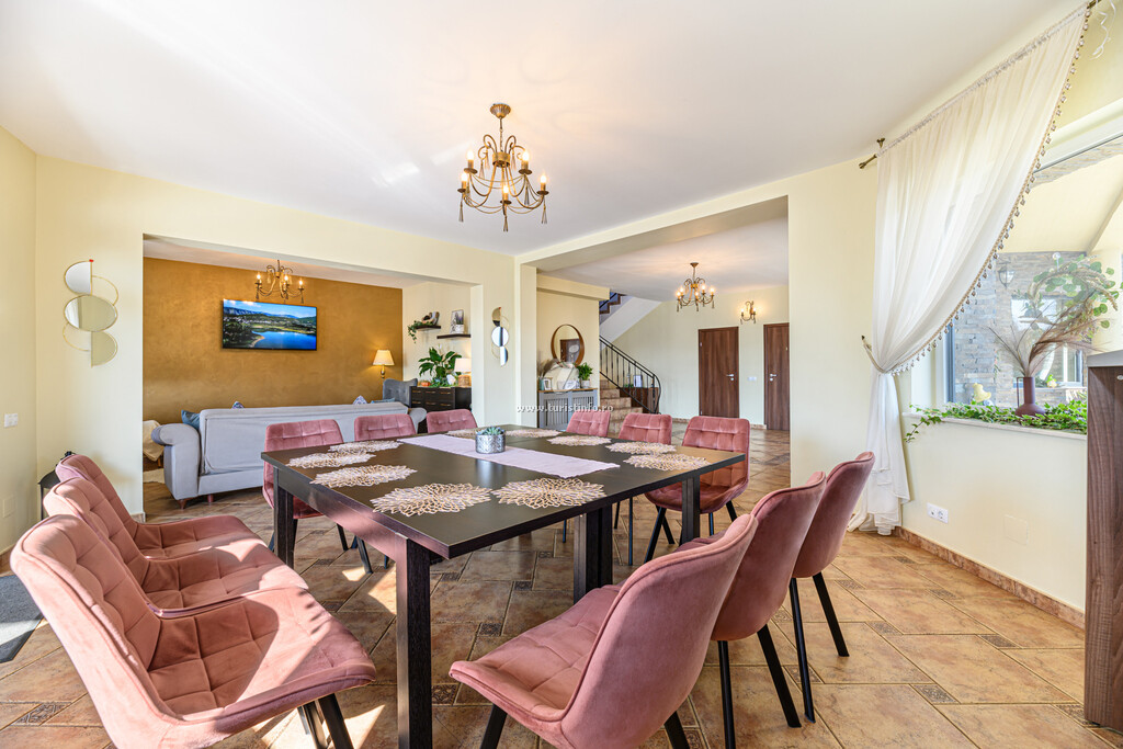Pensiunea Orchard Villa