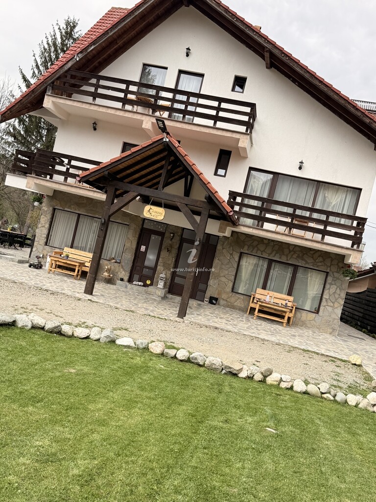 Vila Vibrant Aki