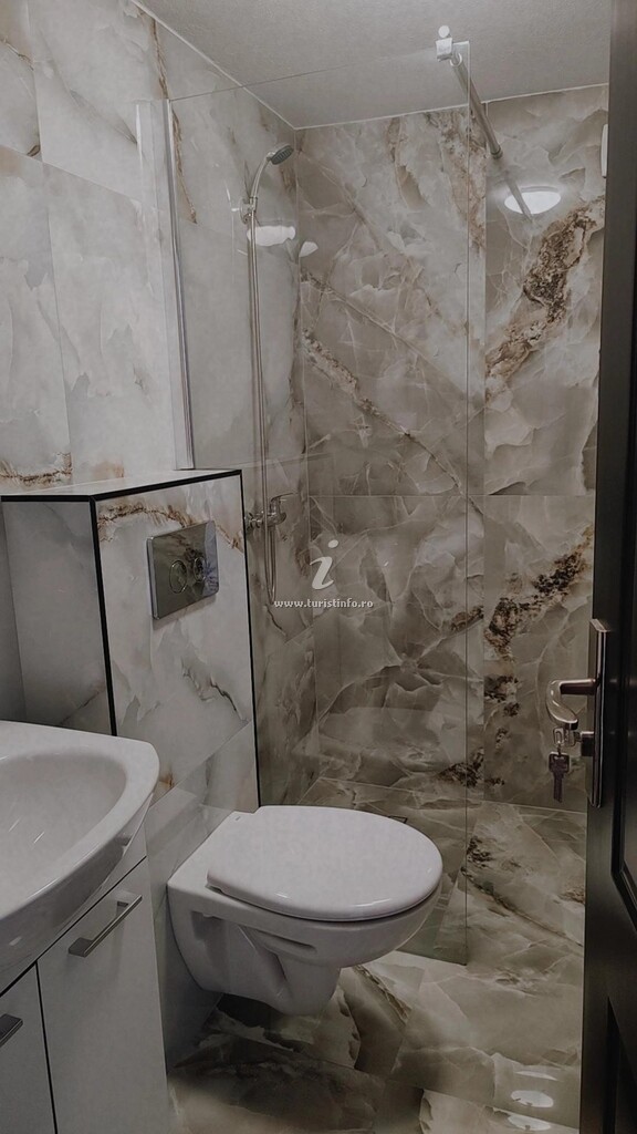Cabana de lângă Râu