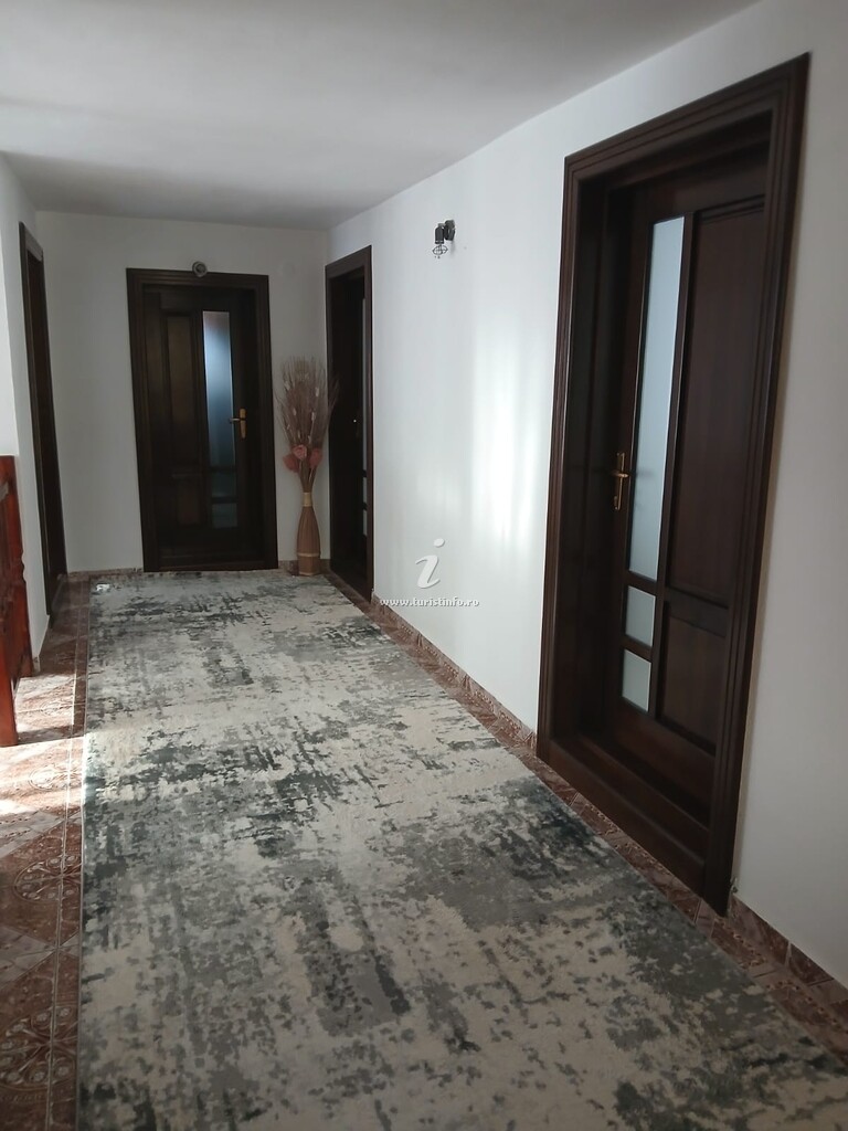 Cabana de lângă Râu