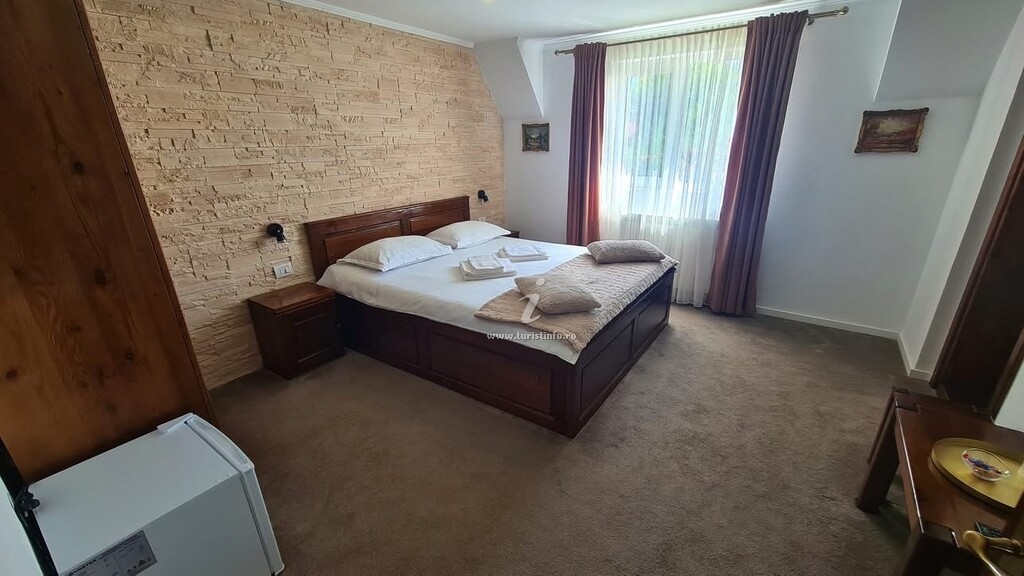 Pensiunea Casa Rareș