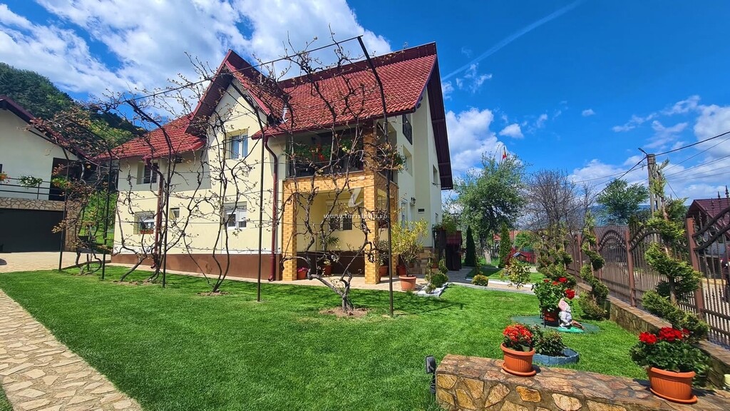 Pensiunea Casa Rareș