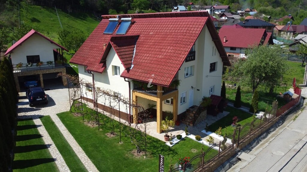 Pensiunea Casa Rareș