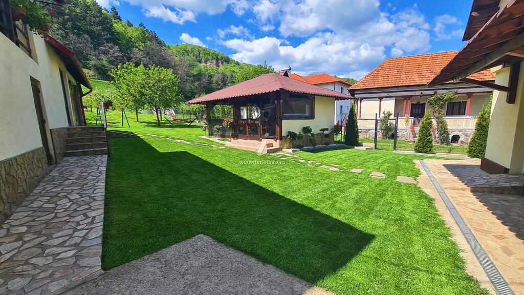 Pensiunea Casa Rareș