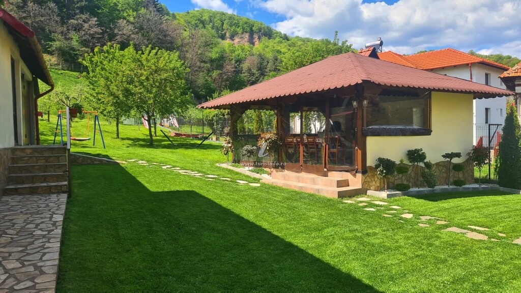 Pensiunea Casa Rareș
