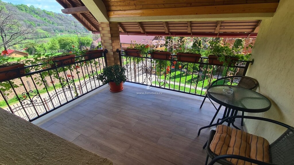 Pensiunea Casa Rareș