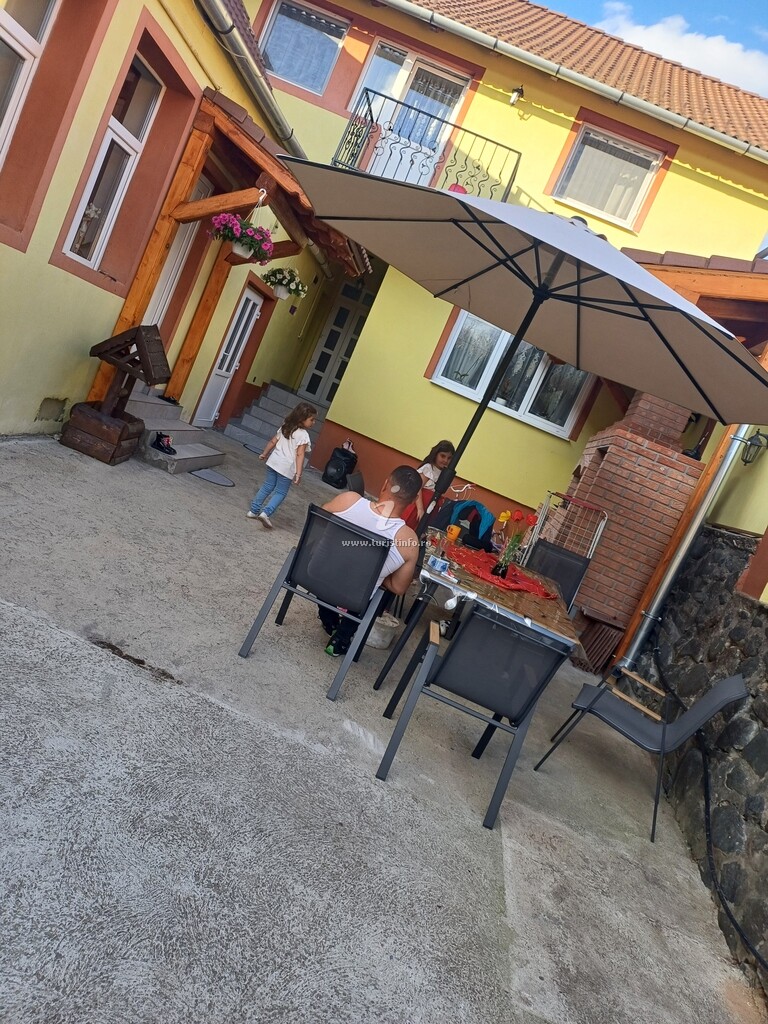 Casa Ruja