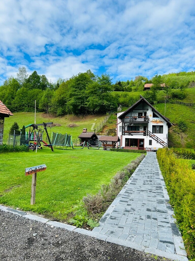 Casa Colț Viu