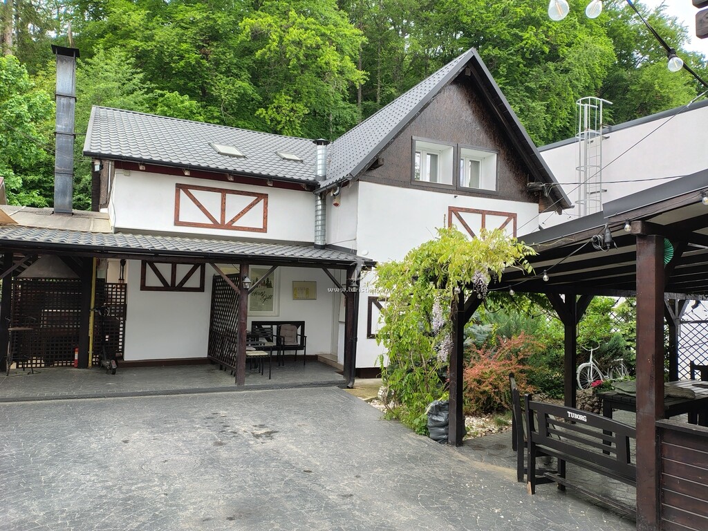 Camere de închiriat Forest Grill