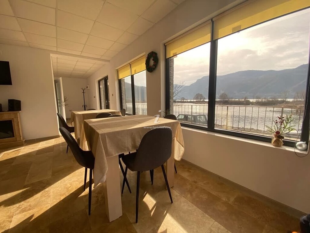 Bungalow-uri Twin Lake House