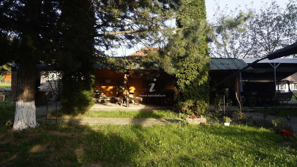 Pensiunea Casa dintre Pini