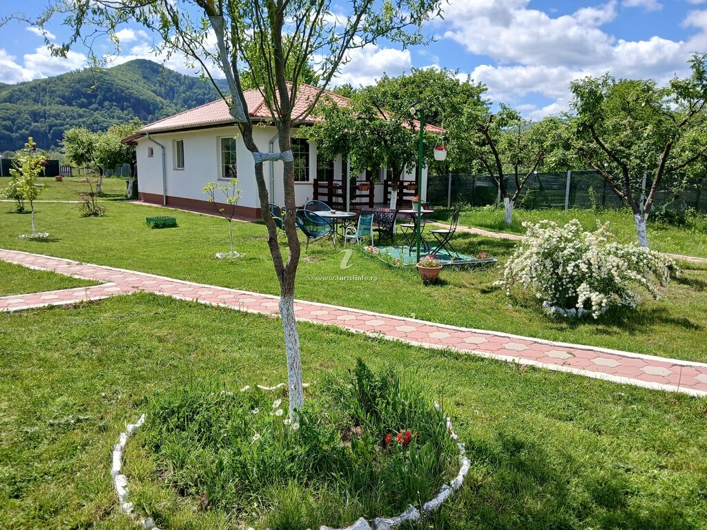 Casa de vacanță Desculti Prin Iarba