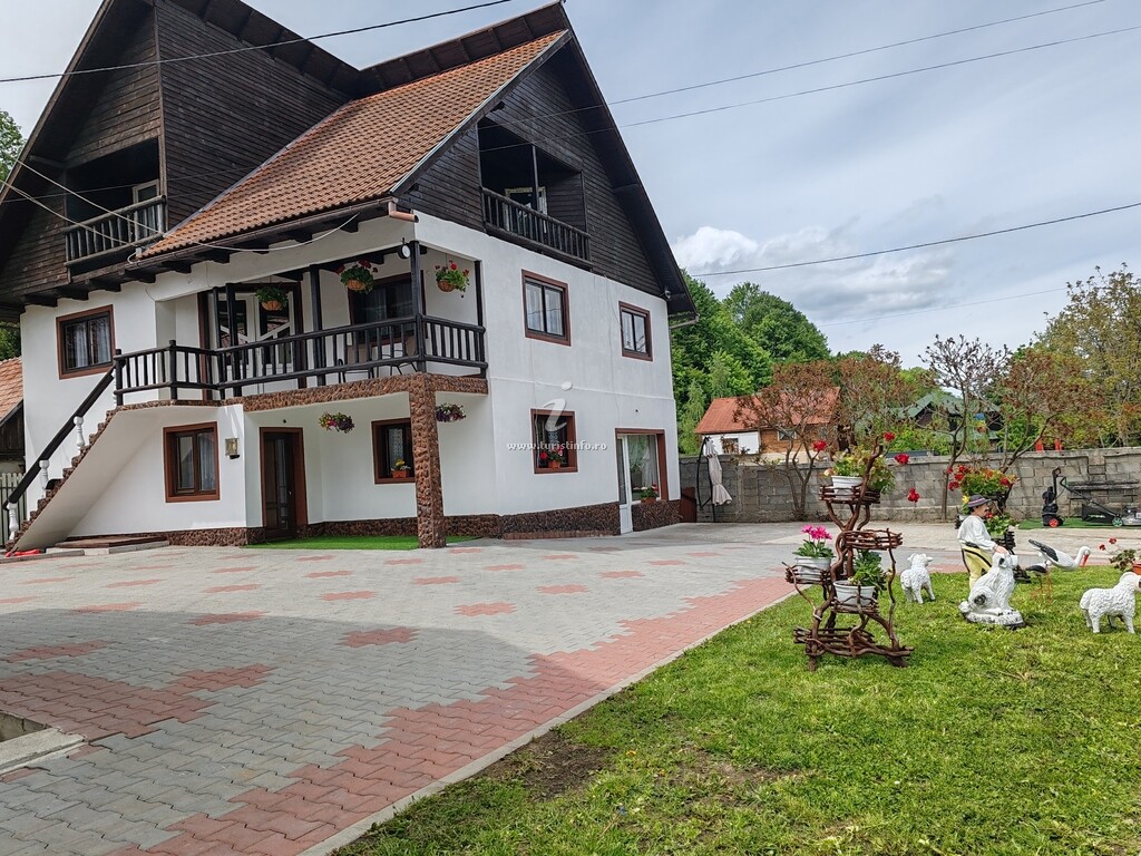 Cabana de lângă Râu