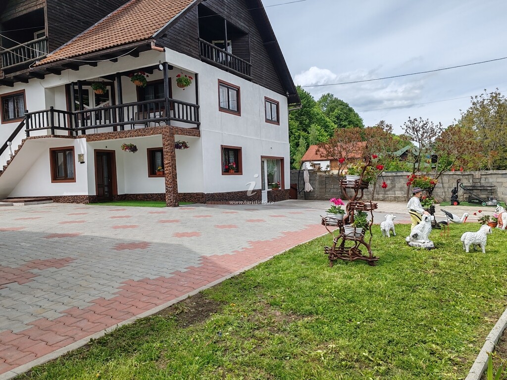 Cabana de lângă Râu