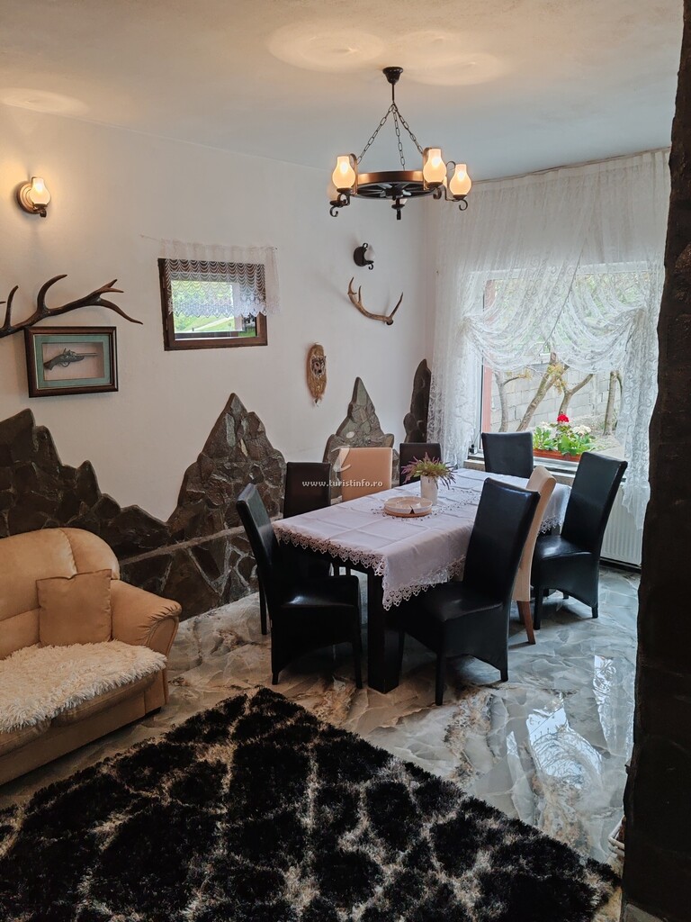 Cabana de lângă Râu