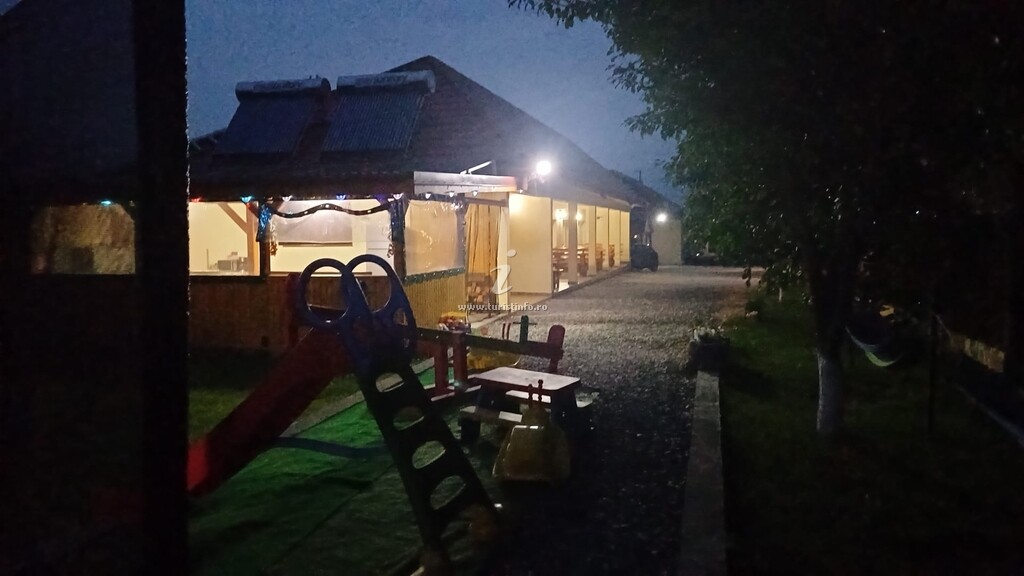 Camere de închiriat Casa Anda