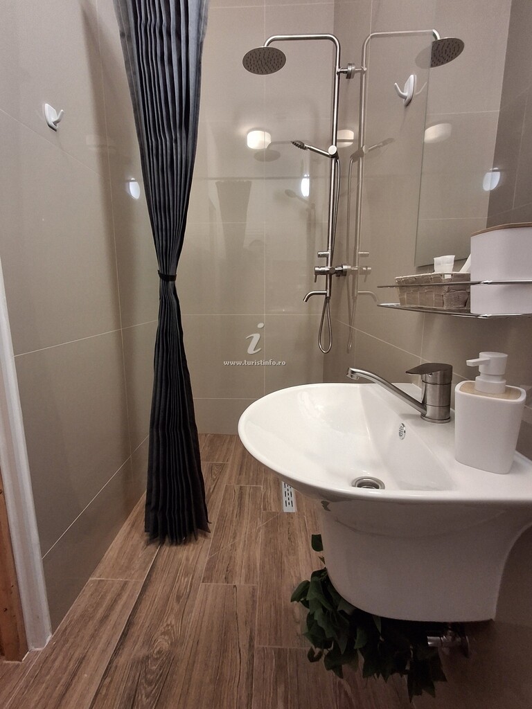 Pensiunea Casa Dorneană
