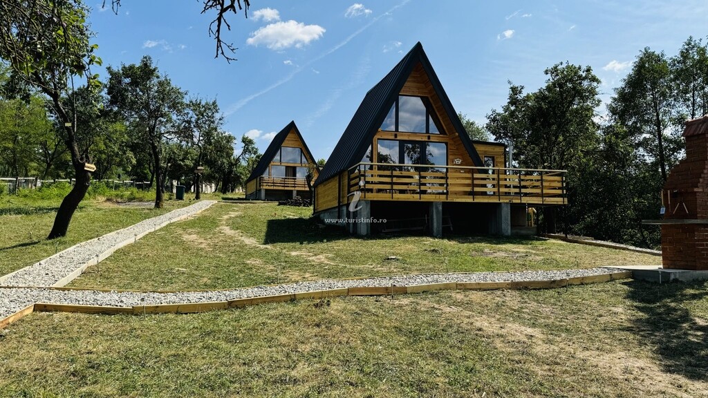 IezerVenture Cabins