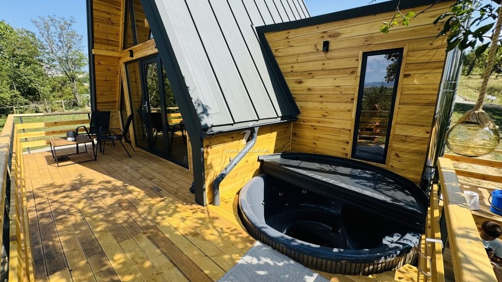 IezerVenture Cabins