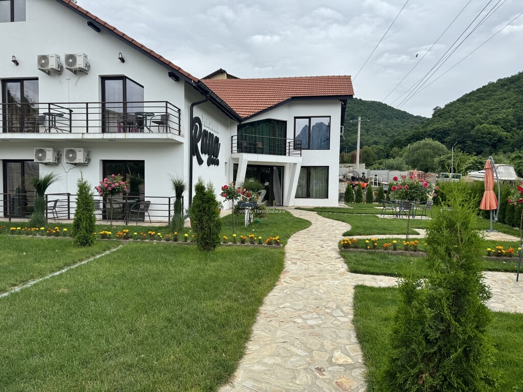 Pensiunea Raya