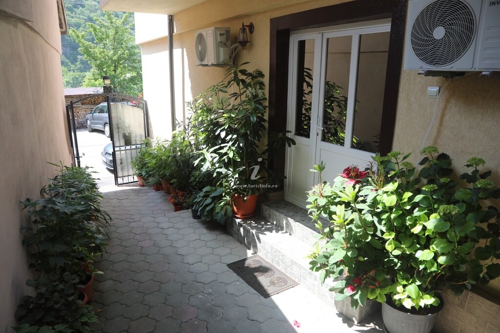 Casa cu Flori