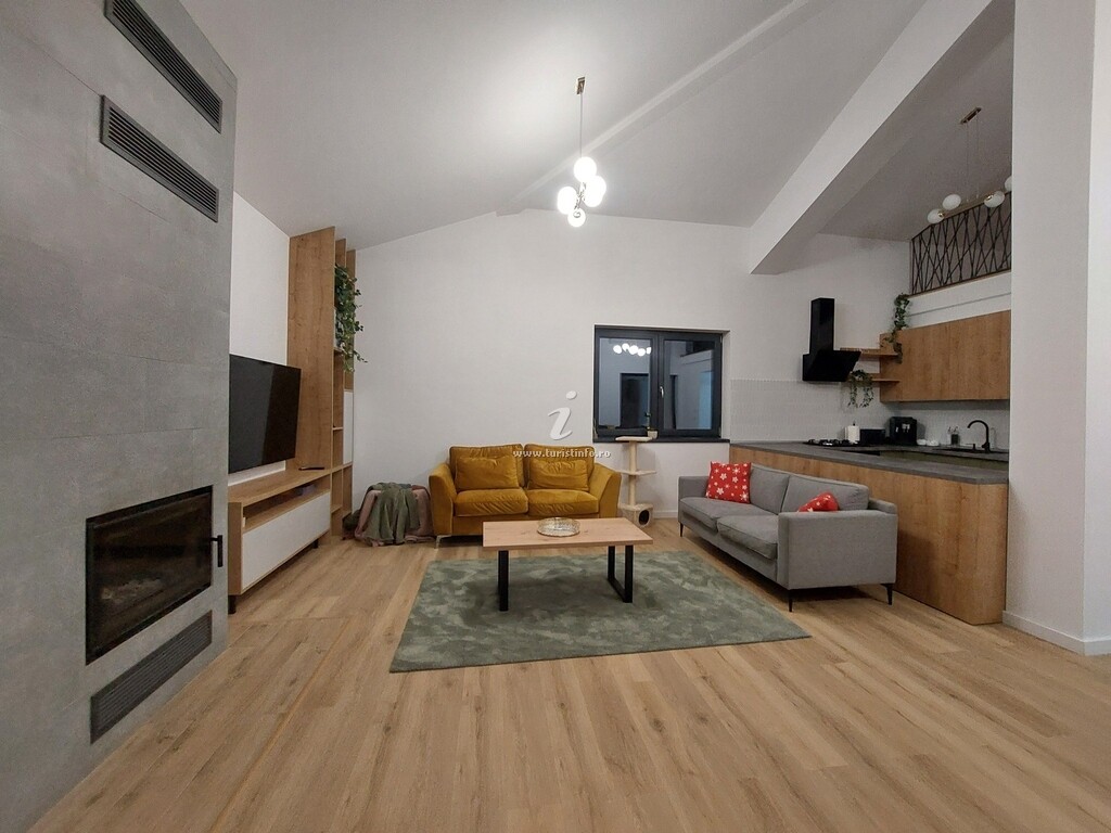 Vila Yellow House