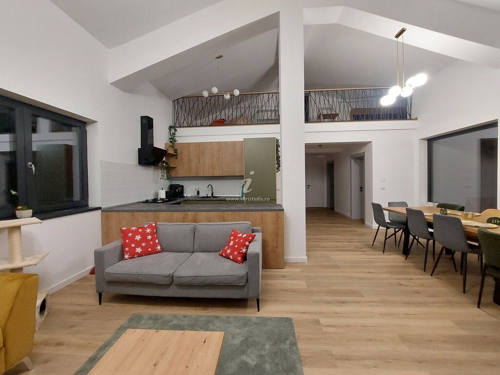 Vila Yellow House