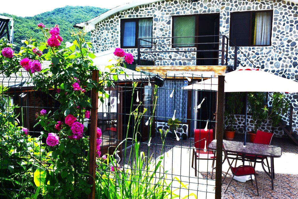 Casa Peștera Ponicova