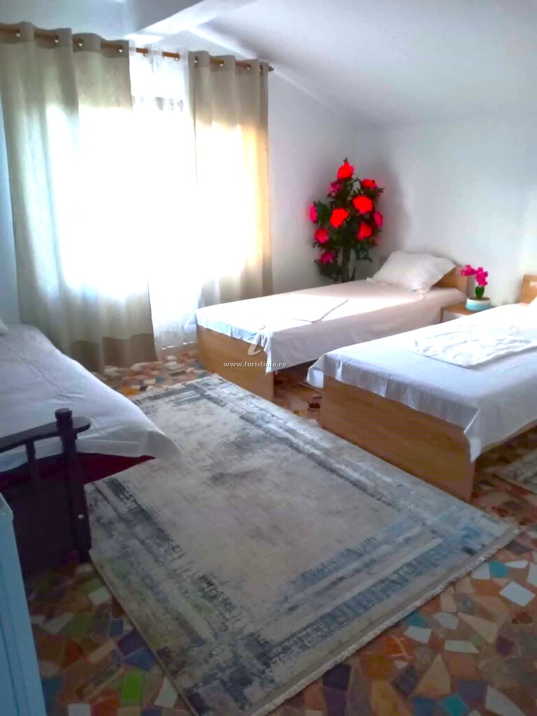 Casa Peștera Ponicova
