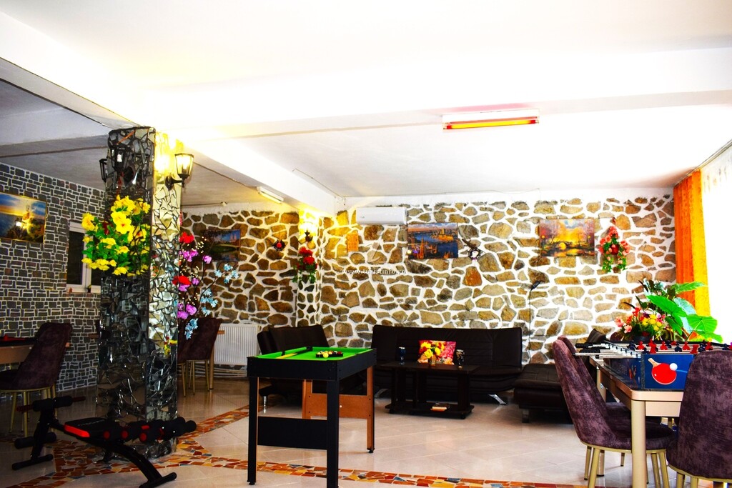 Casa Peștera Ponicova
