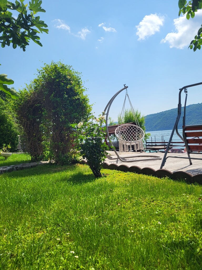Camere de închiriat Casa Ana Serena