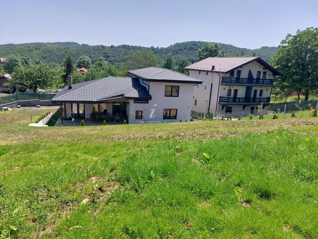 Vila Yellow House