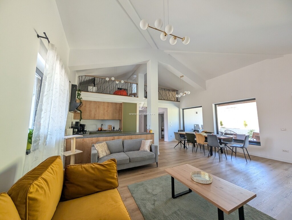 Vila Yellow House