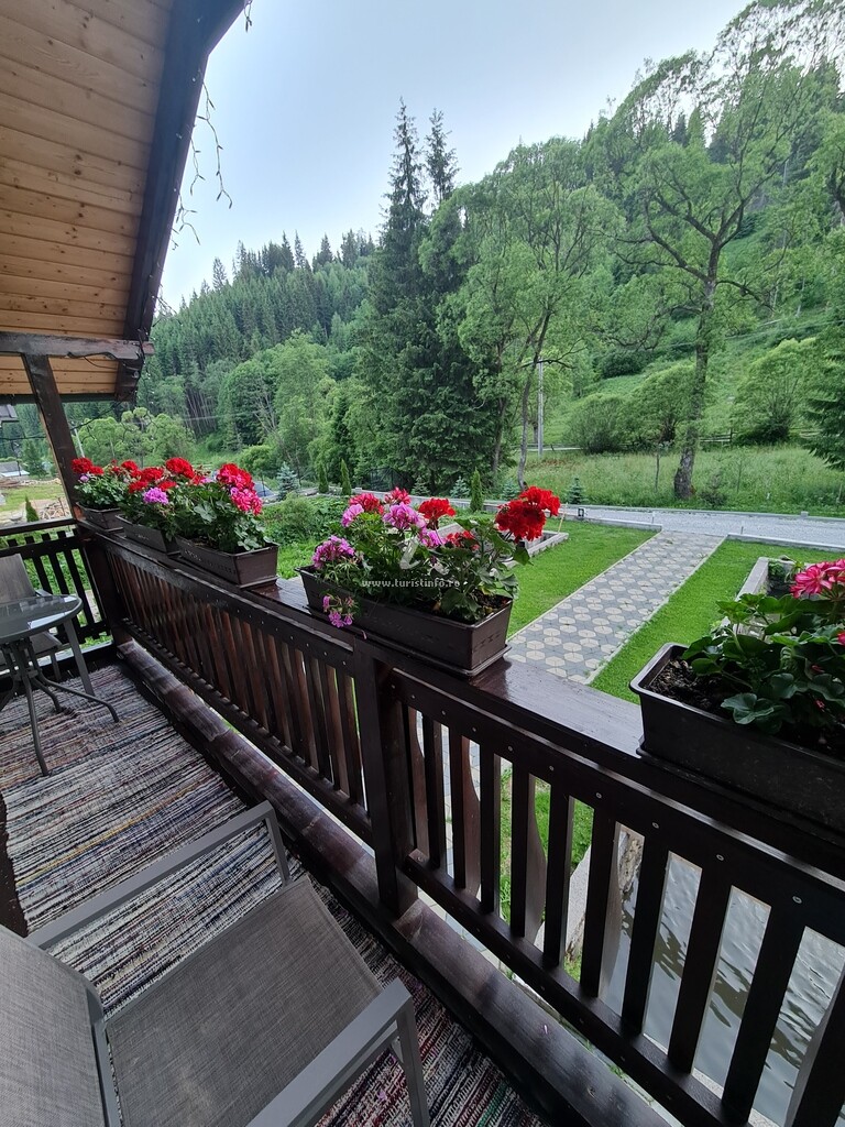 La Poalele Giumalăului