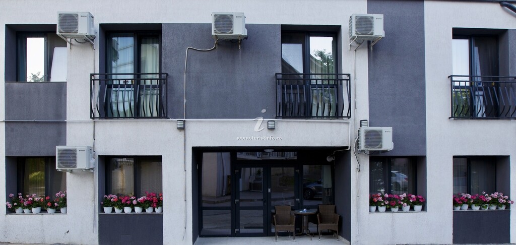 Camere de închiriat Leda
