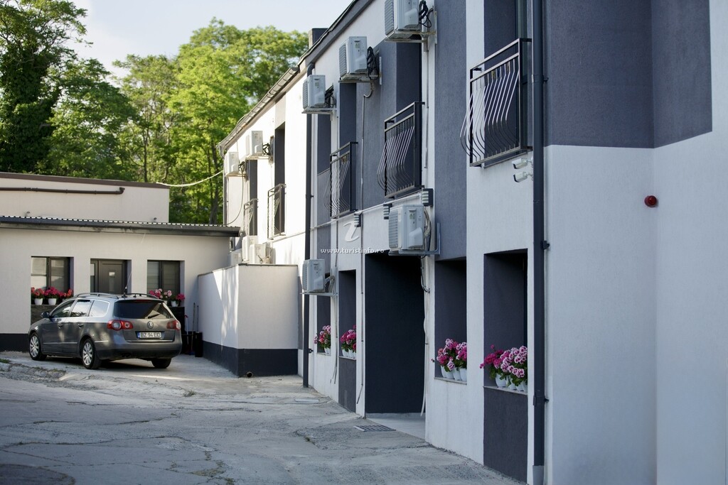 Camere de închiriat Leda