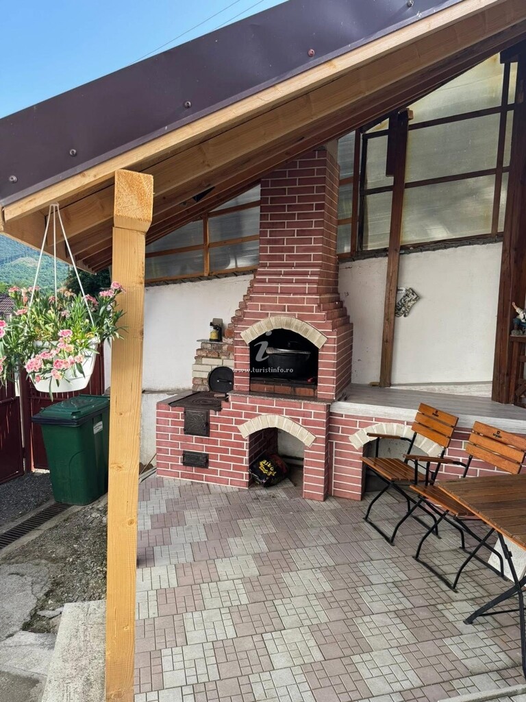 Casa la Nea Mărin