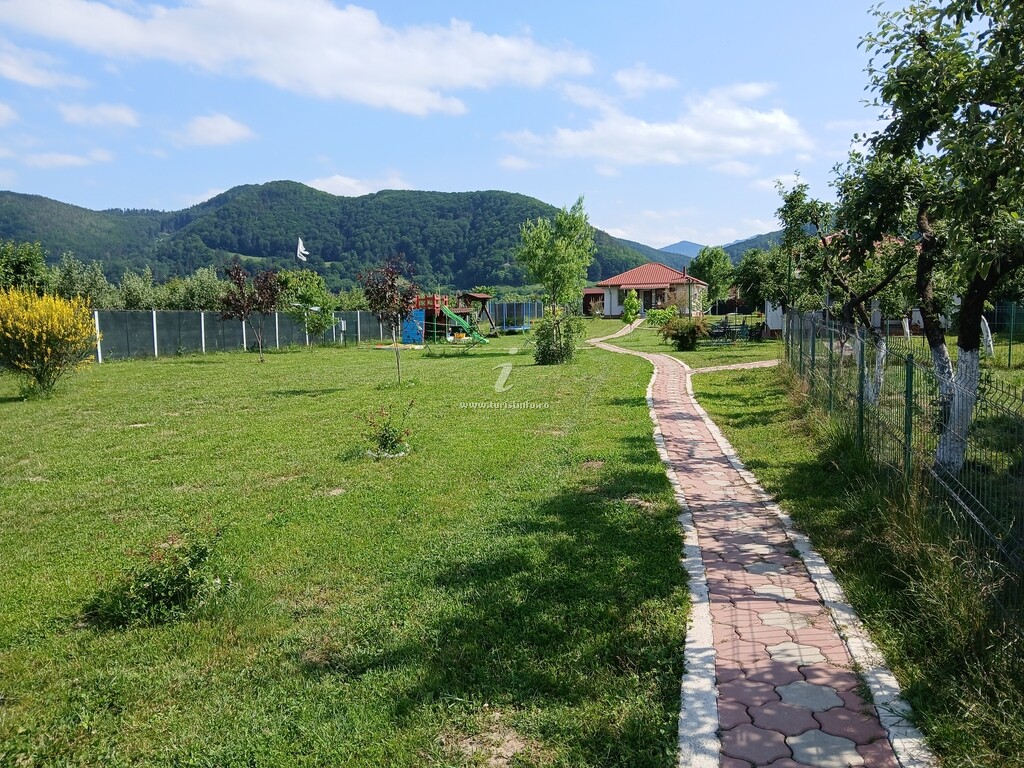 Casa de vacanță Desculti Prin Iarba