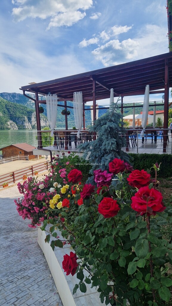 Pensiunea Agroturistică Rozelor