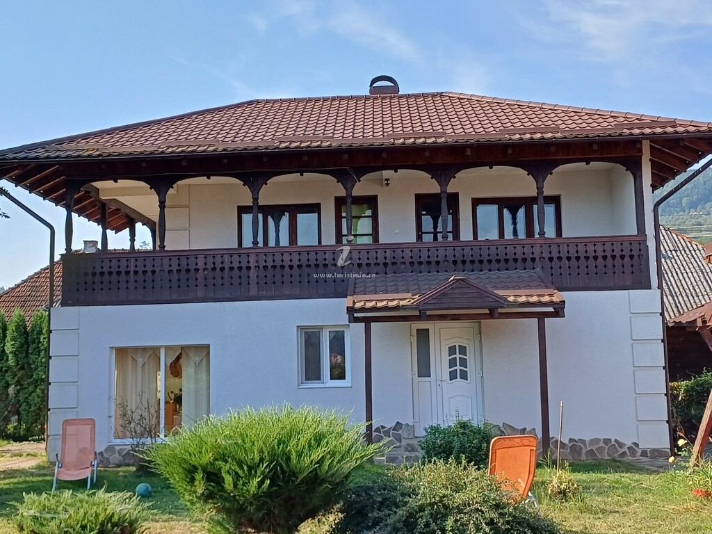 Casa Grad by Ciprian